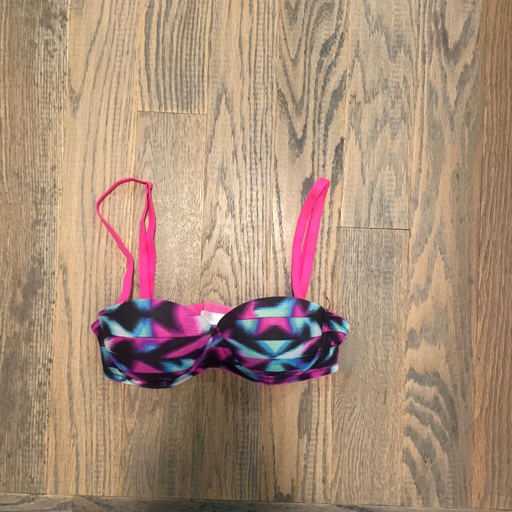 PINK Size 32B Bra with Removable Straps